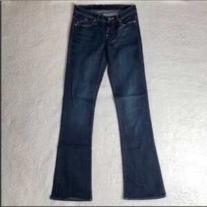 Rock & Republic Jeans Denim Bling Pockets 
Dark denim pocket logo bling
…